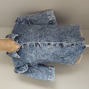 Women's Acid Wash Denim Buttom Down With Ruffled Sleeves Size Large